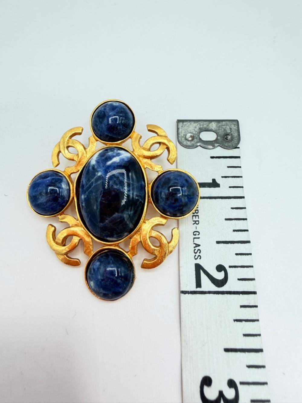 CHANEL Authentic Vintage Navy Stone Brooch with four CCs 95A 24k Gold Plated - Picture 5 of 6